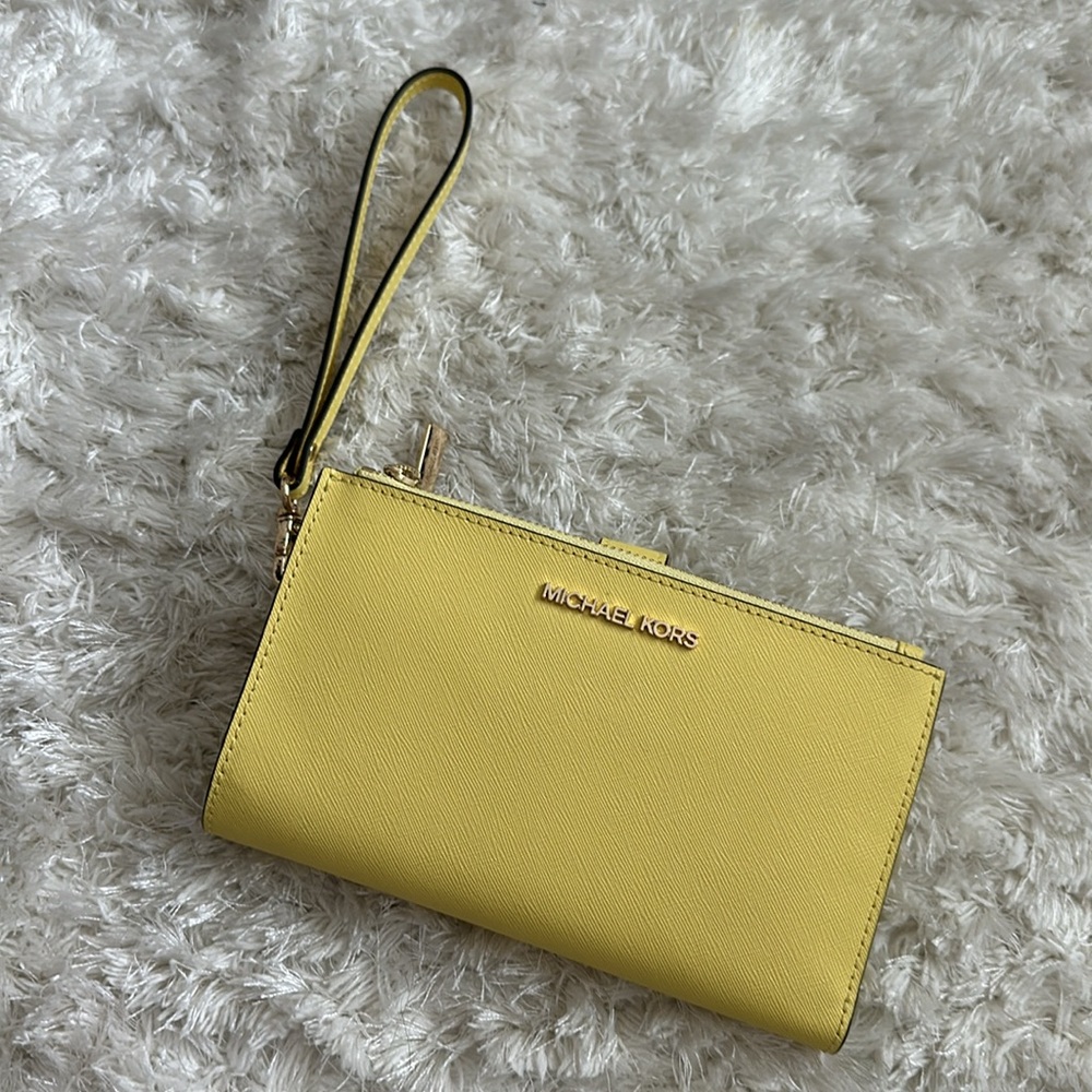 Michael Kors Wristlet Wallet